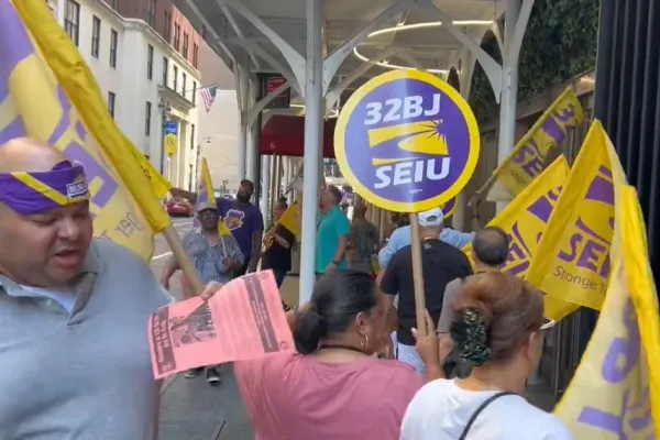 32bj-cleaners-strike-diamond-district-unnamed8.jpg