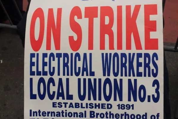 charter-workers-remain-strike-spectrum-local3.jpeg
