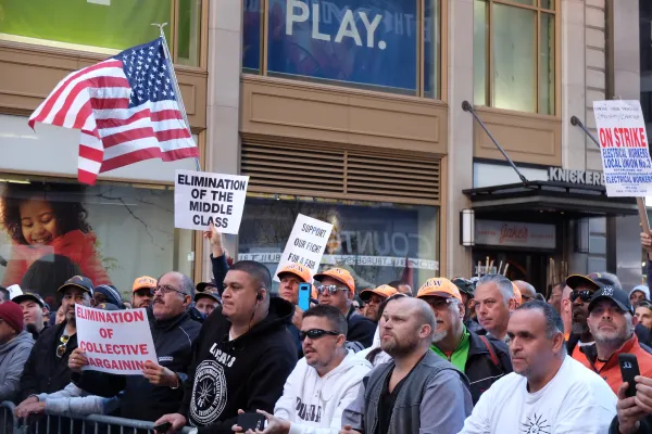 striking-spectrum-workers-rally-times-square-img9668.jpg