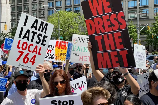 we-are-met-opera-unions-rally-against-union-busting-img4534.jpg