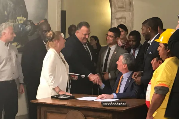 mayor-de-blasio-signs-1447c-improving-safety-training-construction-work.jpg
