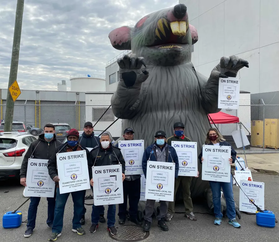 brooklyn-fuel-workers-strike-first-teamster-contract-img4087.jpg