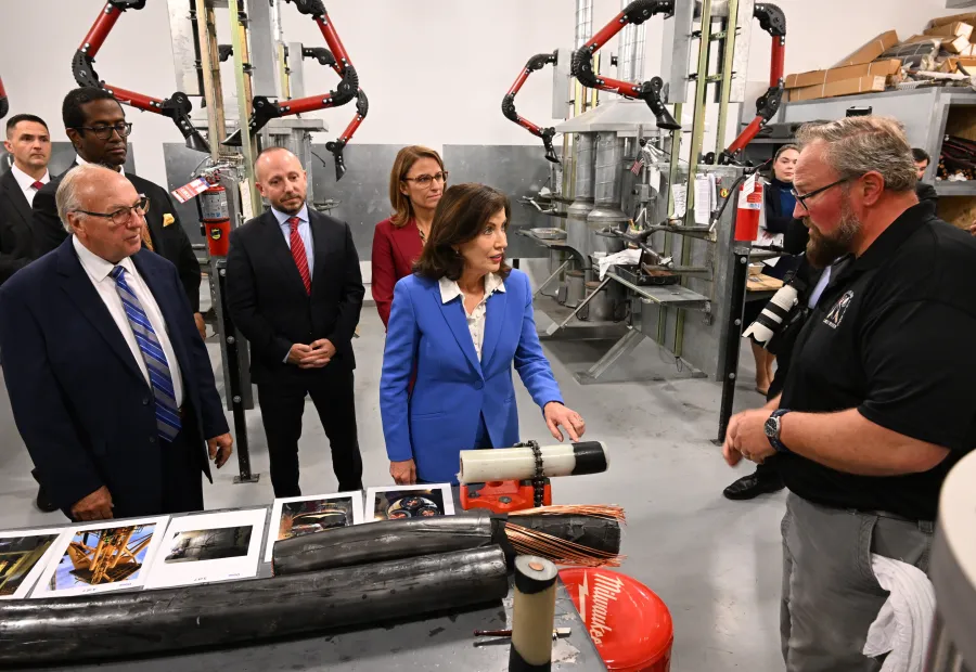 governor-hochul-announces-largest-ever-state-investment-renewable-energy-electrical-industry.jpg