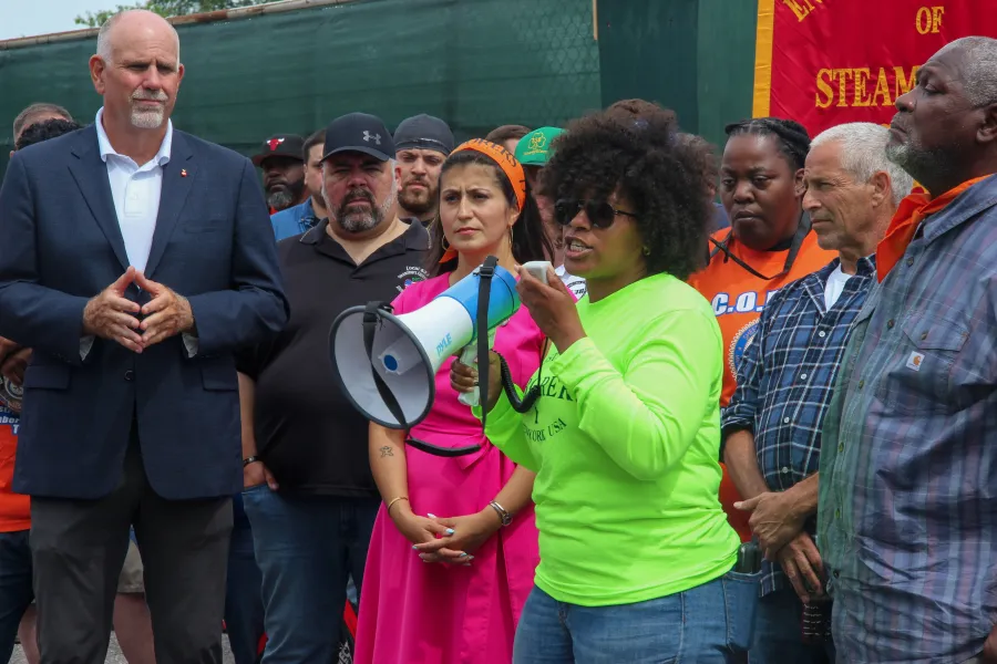 nyc-building-trades-members-call-robert-de-niro-build-wildflower-studio-union-workers-local79.jpg