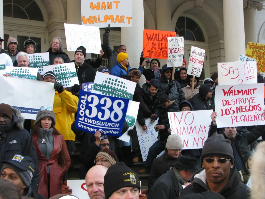 stand-workers-black-friday-walmart-cityhall-crowd-001.jpg