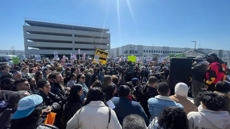 union-vote-underway-second-staten-island-amazon-facility-unnamed59.jpg