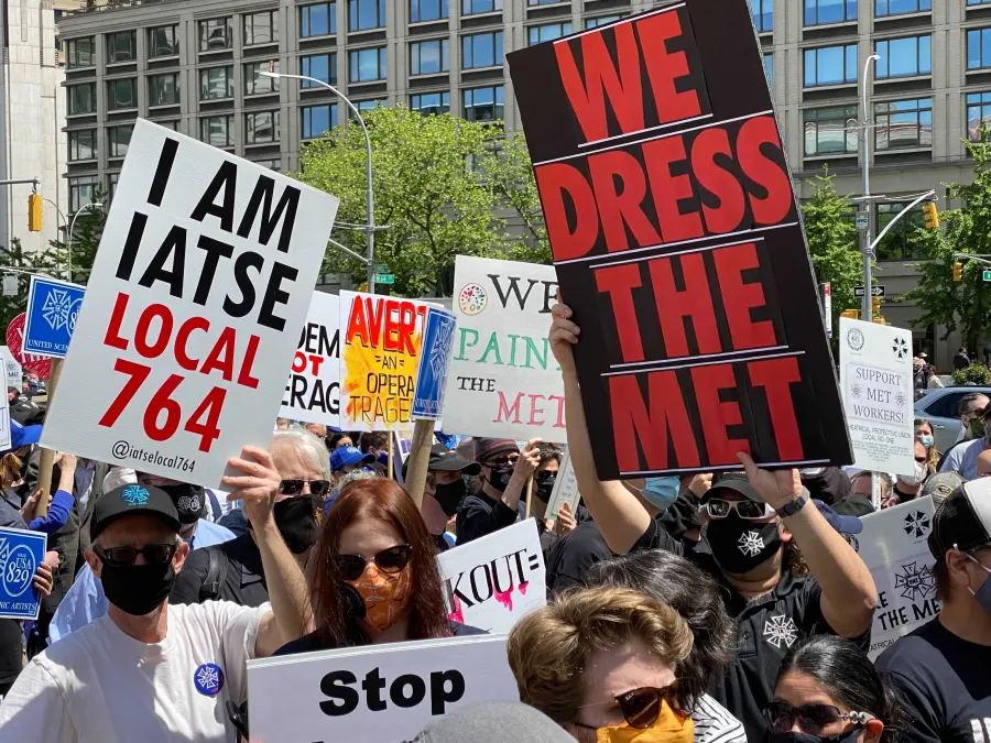 we-are-met-opera-unions-rally-against-union-busting-img4534.jpg